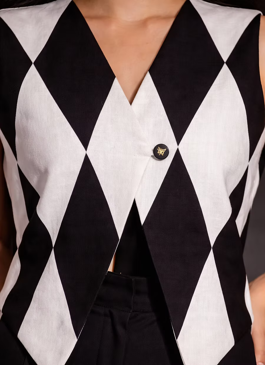 Deckline vest